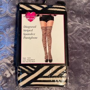 Sheer patterned pantyhose NWT